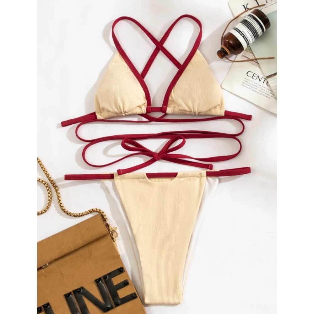 Bikini - Picture 1 of 6
